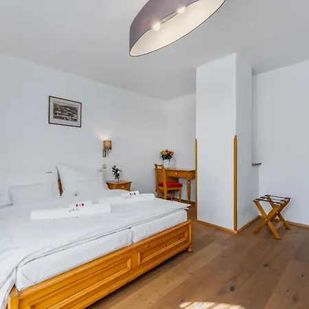 Happy Superior Gasthuis 3*